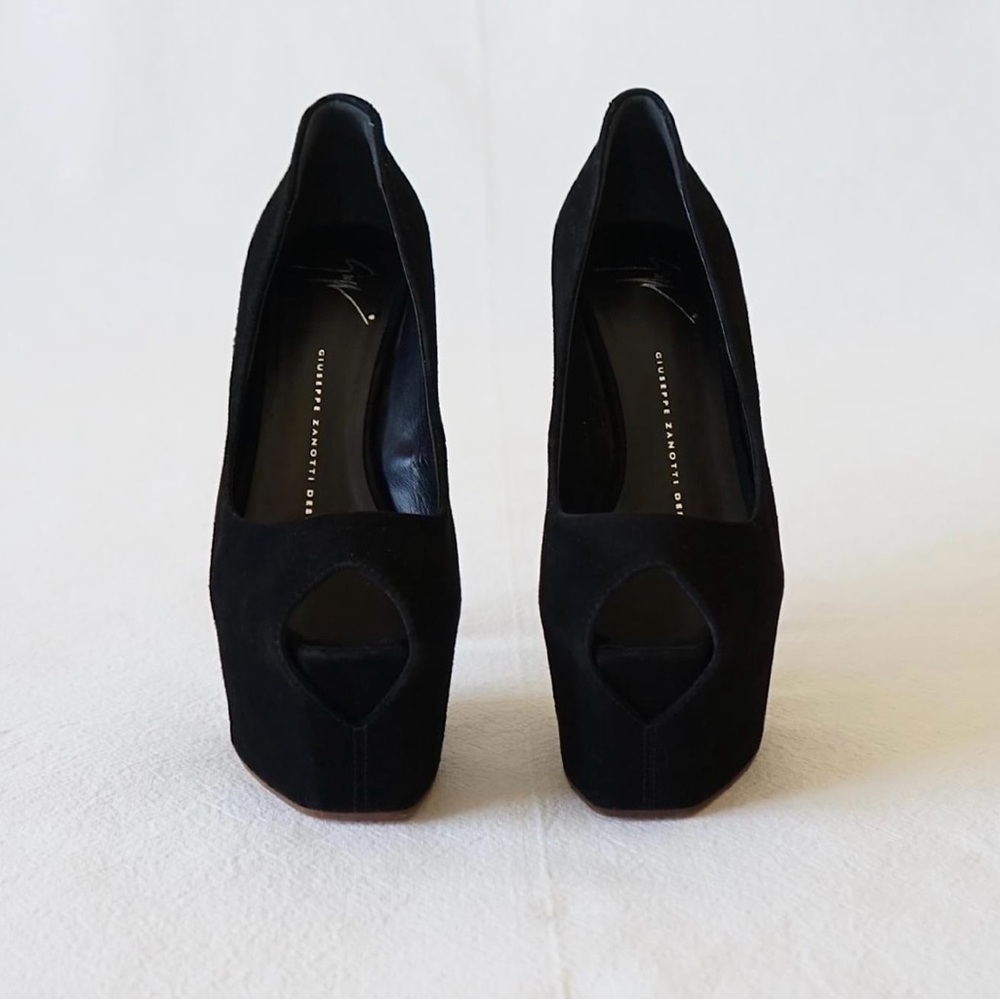 Giuseppe Zanotti.
platform 6,5 cm
insole 25 heels 15 cm - Picture 3 of 11
